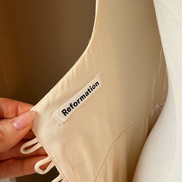 Reformation Lecce gown in Ivory Coast - Picture 9 of 11